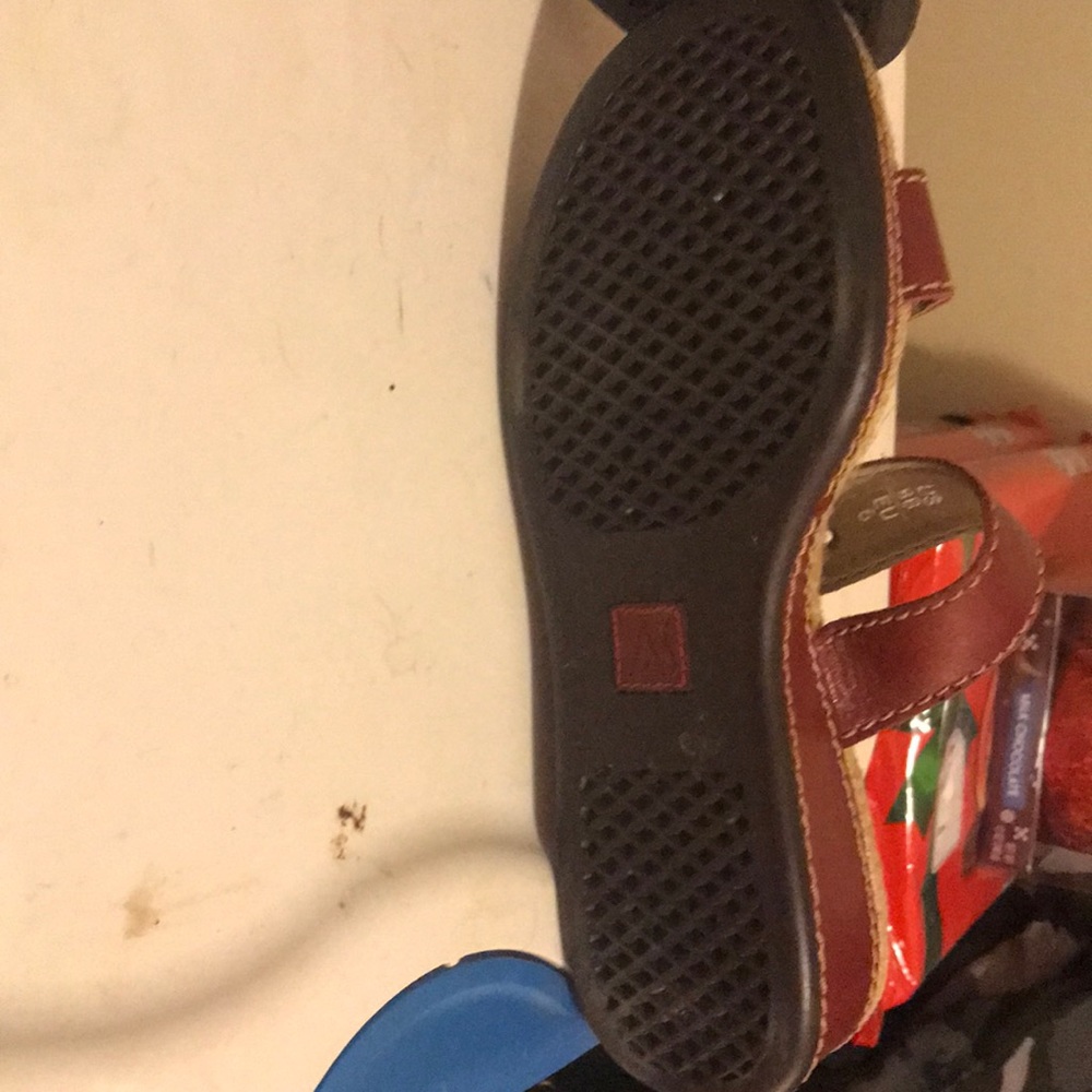Shoes - Picture 5 of 6